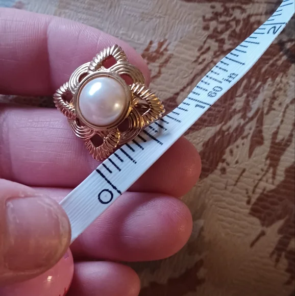 Vintage Faux Pearl Gold Clip On Earrings - Picture 4 of 4